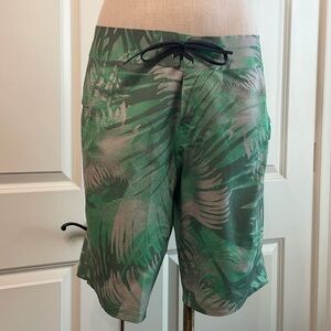 Lululemon Men’s Live in Practice Board Shorts - Size 30 Waist